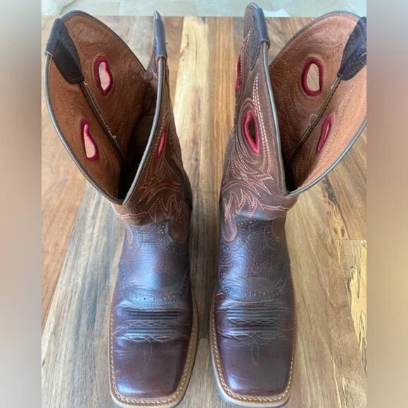 Ariat Mens Heritage Roughstock Square toe western boot in brown
